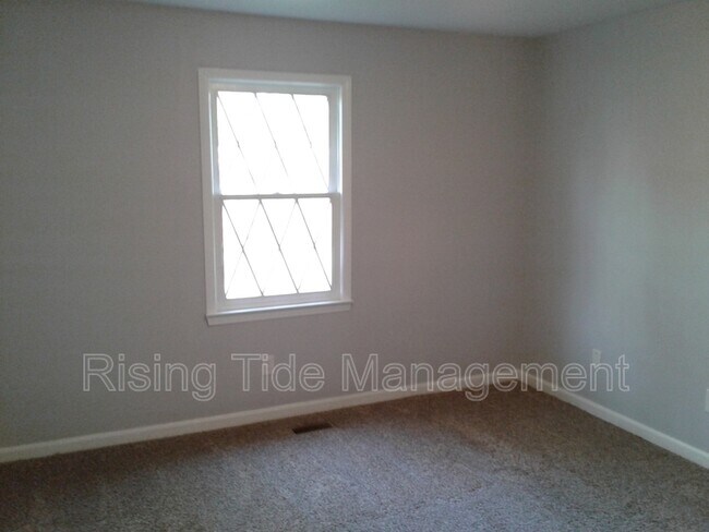 Building Photo - 1001 Christopher Dr