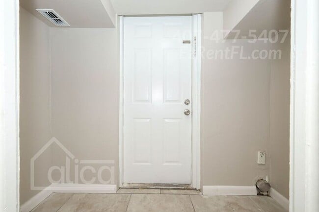 Building Photo - 5604 Cortez Dr