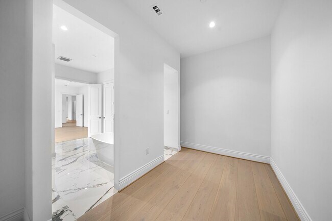 Building Photo - 2323 San Felipe St
