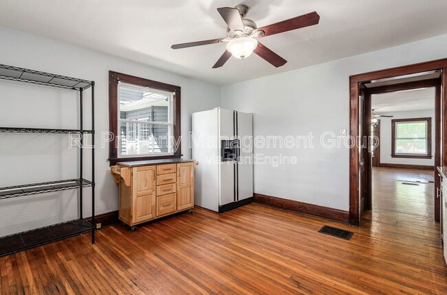 Building Photo - 247 E Jenkins Ave