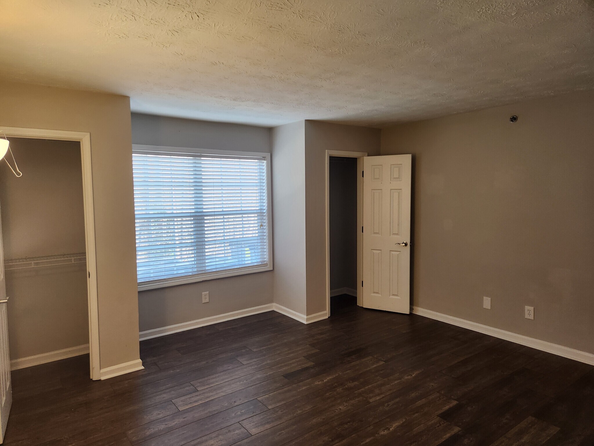 Building Photo - 4000 Riverlook Pky SE