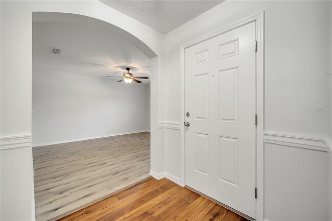 Building Photo - 330 Pheasant Dr