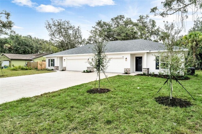 Building Photo - 1308 BOND