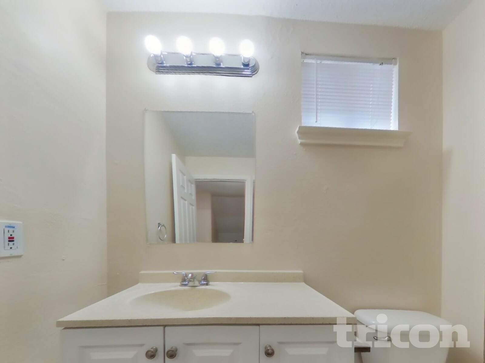 Building Photo - 3259 Jorns St