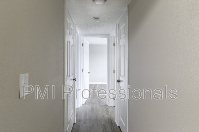 Building Photo - 135 Kingsridge Dr