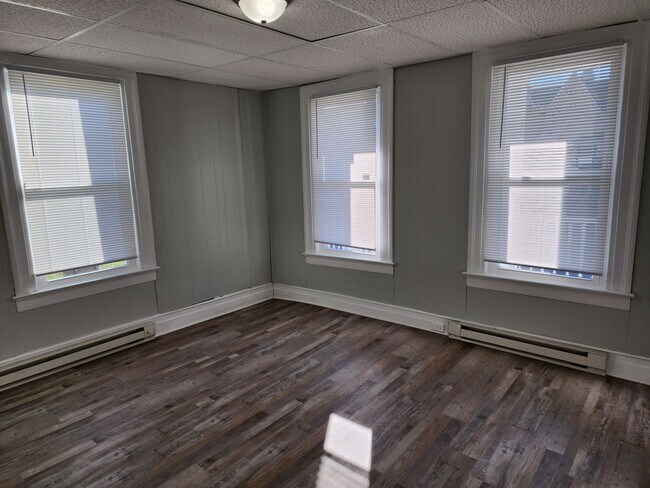 Building Photo - 2nd St Duplex