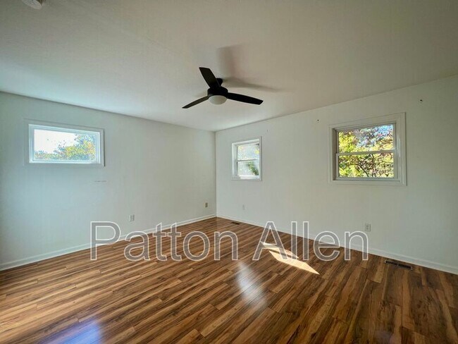 Building Photo - 126 Locust Ct