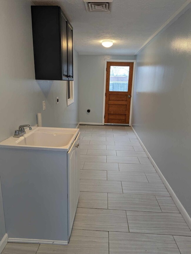 Building Photo - 4860 Forest Rd