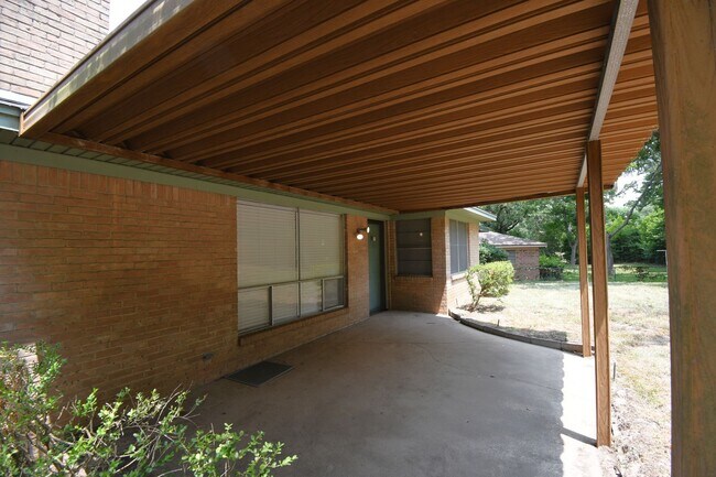 Building Photo - 3202 Autumn Leaves Dr