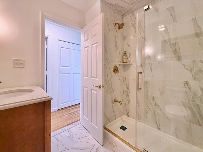 Building Photo - 126 OGDEN Ave