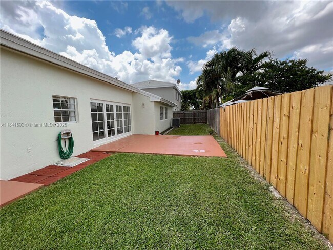 Building Photo - 11341 SW 63rd Terrace