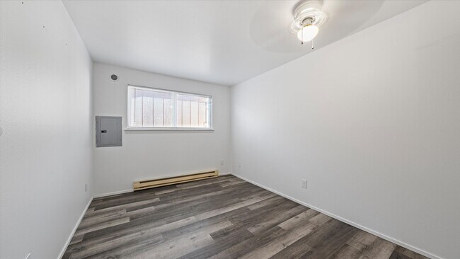 Building Photo - Charming 2-Bed, 1-Bath Condo for Lease at Ivy Club – Low Maintenance Living