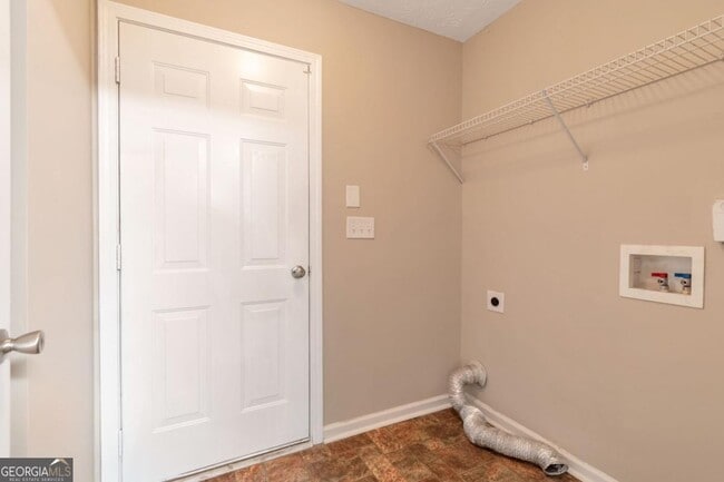 Building Photo - 2020 Briar Creek Ct NE
