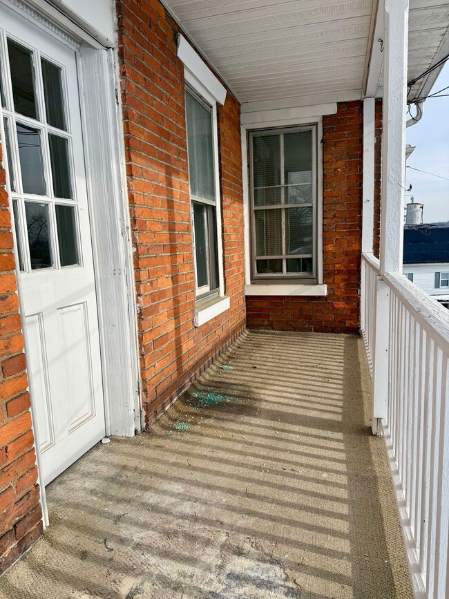 Building Photo - 528 Market St