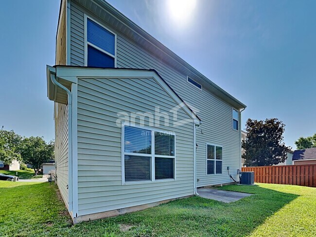 Building Photo - 533 Wrayhill Dr