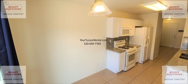 Building Photo - Valencia Rd & Headley Rd 3/2 - July move in special! - All tile floors and updated kitchen
