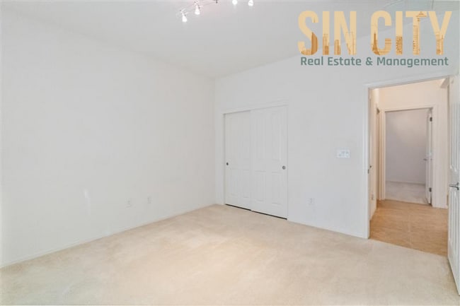 Building Photo - "Charming 3-Bed Haven with 1,718 Sq. Ft. of Comfort in Sun City Aliante!"