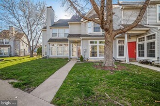 Building Photo - 817 Thoreau Ln