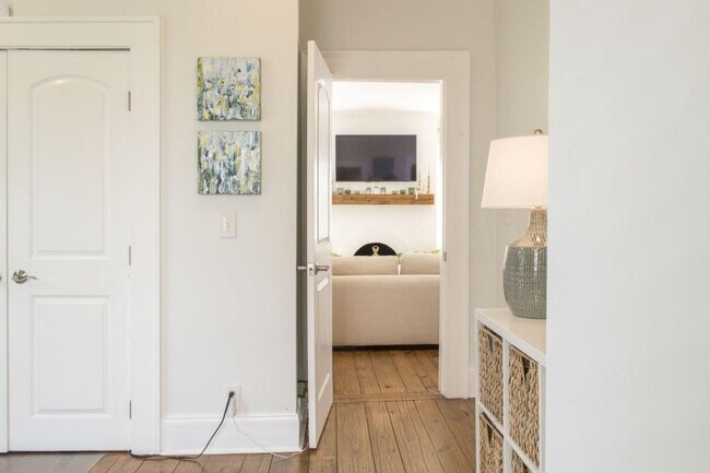 Building Photo - 801 Durant Pl NE