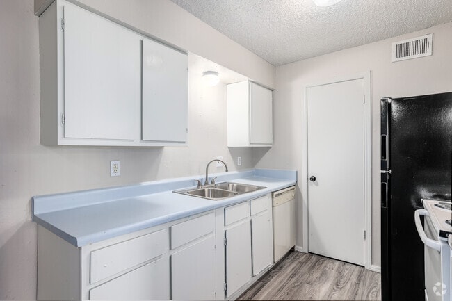 Summer Oaks Apartments - Kitchen - Summer Oaks