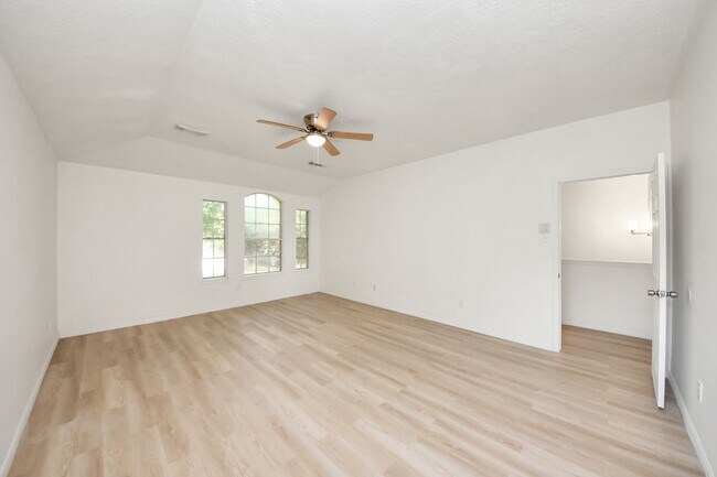 Building Photo - 3046 Texas Oak Dr