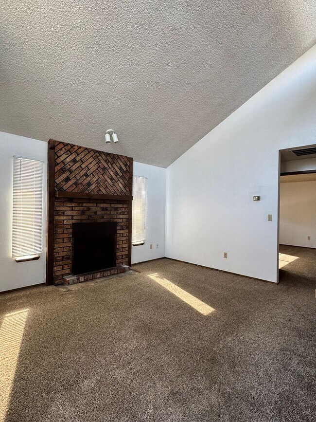 Building Photo - W801