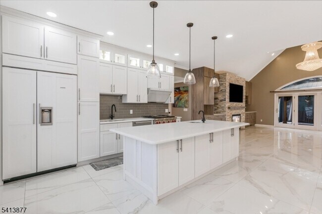 Building Photo - 10 N Rd