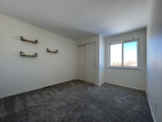 Building Photo - 4-Bedroom Gem in Erie: Modern Luxury, Ideal Space! Available March