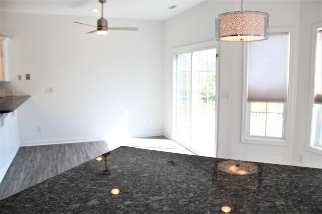Building Photo - 205 Queenswood Blvd