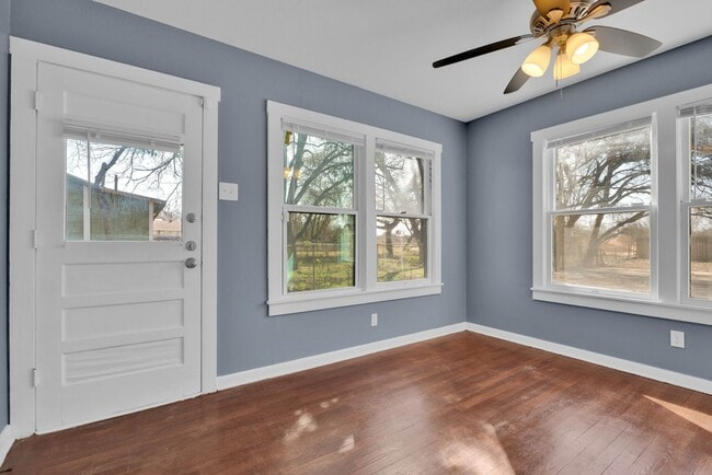 Building Photo - Cozy 3 Bed 2 Bath- Newly Renovated Home in Downtown San Antonio!