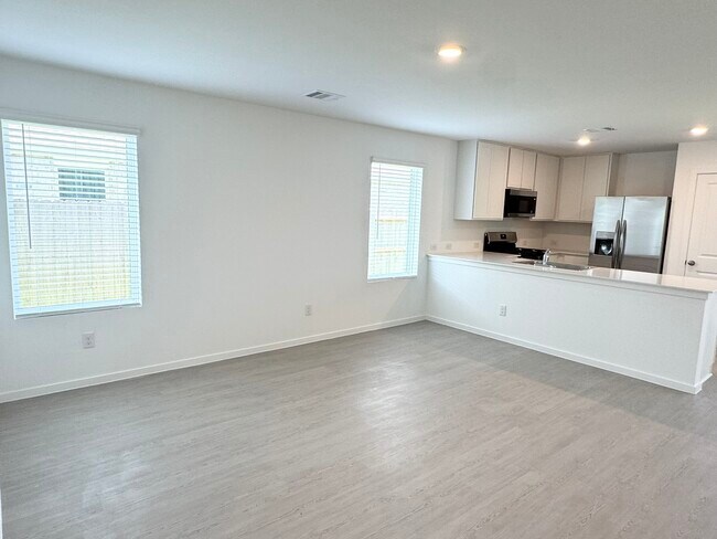 Building Photo - 31516 Pianella Ln