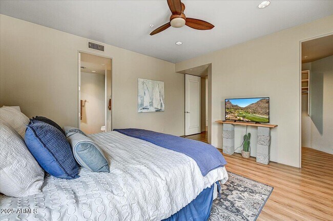 Building Photo - 10687 E Fernwood Ln