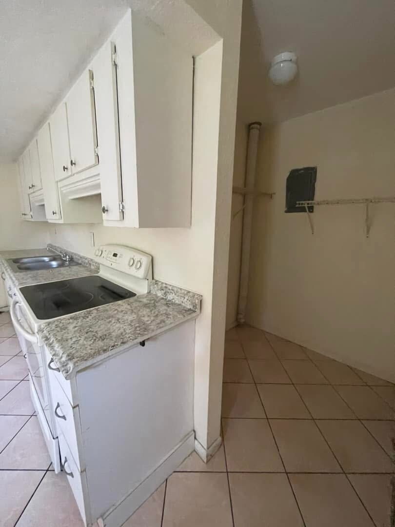 Building Photo - 1536 Barbarie Ln