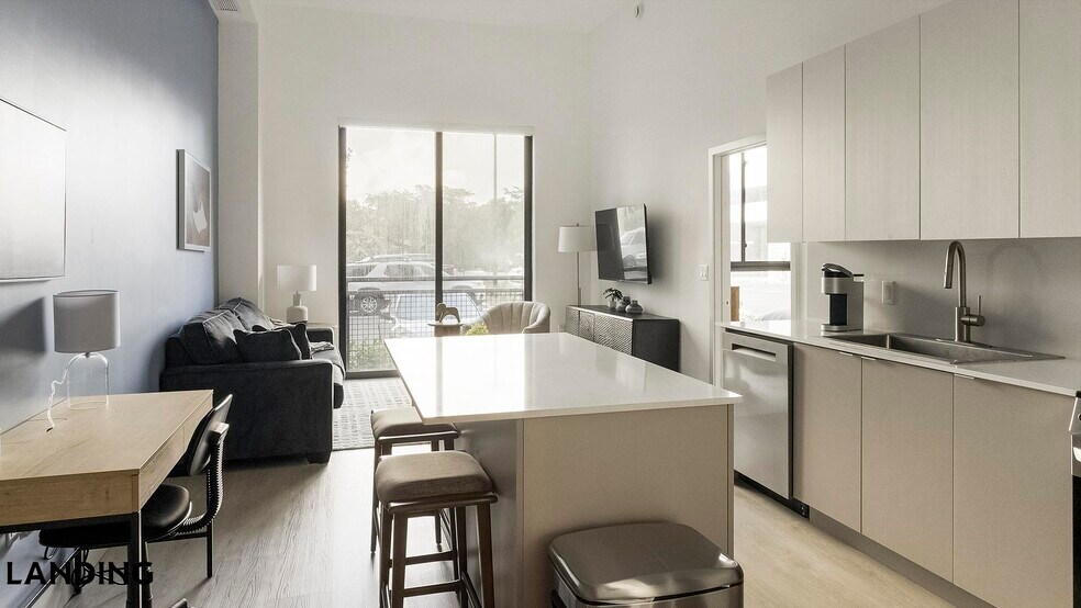 Building Photo - 1155 NE 126th St