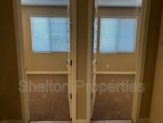 Building Photo - 16562 W Charlotte Dr