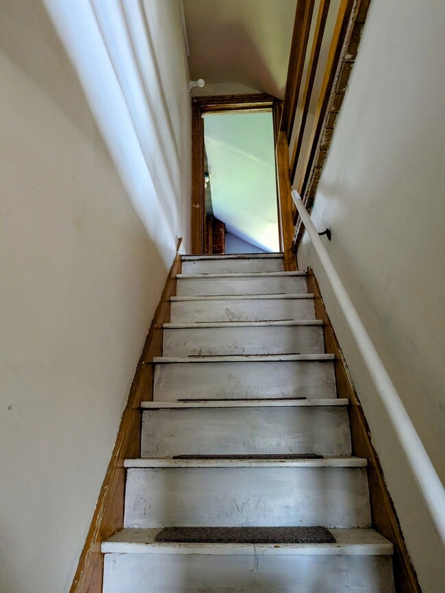 Building Photo - 31 2nd St