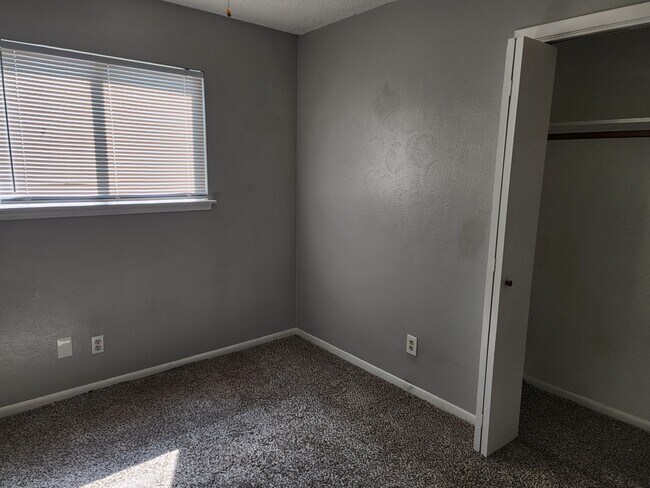 Building Photo - 1807 Janis Dr