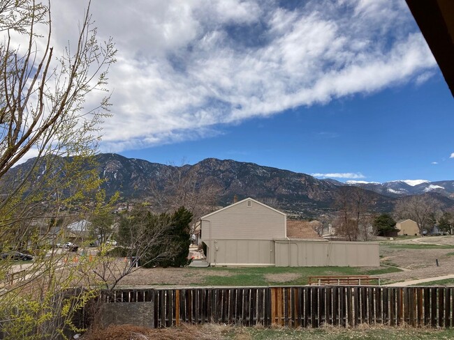 Building Photo - Newly Remodeled 3 Bedroom with Great View!