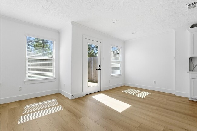 Building Photo - 1135 Eden Park Ln