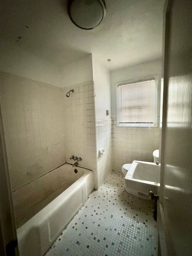 Building Photo - 2603 Lane Ave