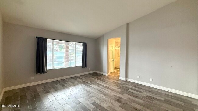 Building Photo - 151 W Shamrock St