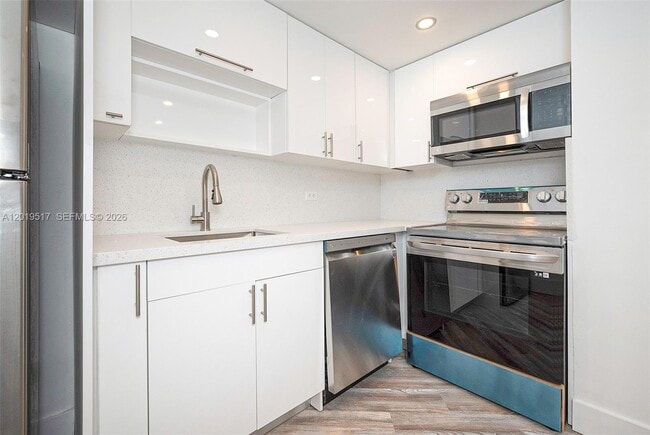 Building Photo - 801 Brickell Bay Dr