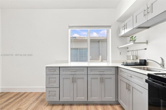 Building Photo - 318 NE 80th St