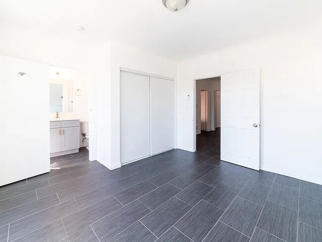 Building Photo - Bright and airy 2-bedroom 2-bath in Mid- City