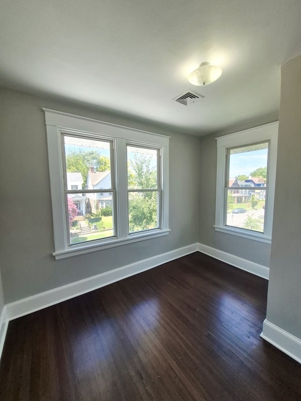 Building Photo - 2113 Barton Ave