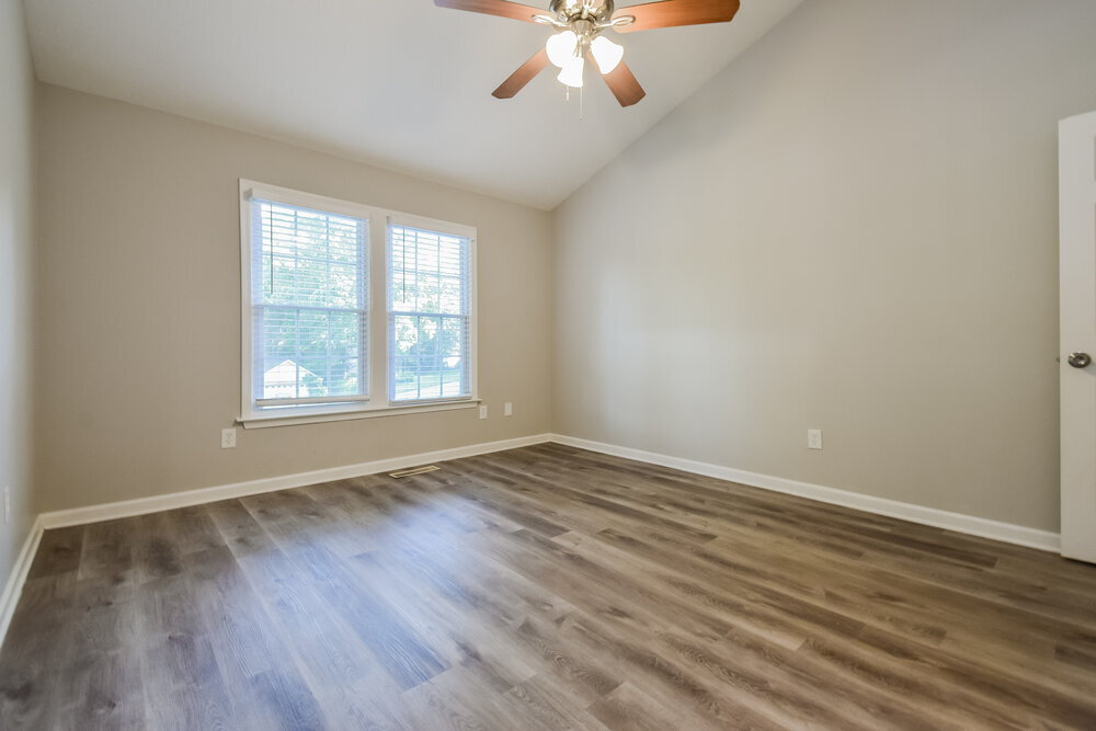Building Photo - 547 Riverbirch Trce