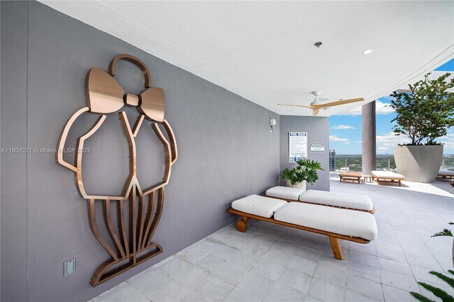 Building Photo - 2678 Tigertail Ave