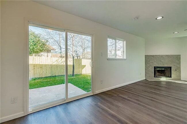 Building Photo - Modern Comfort Meets Relaxed Living in This Bright, Stylish Home with a Private Backyard Oasis