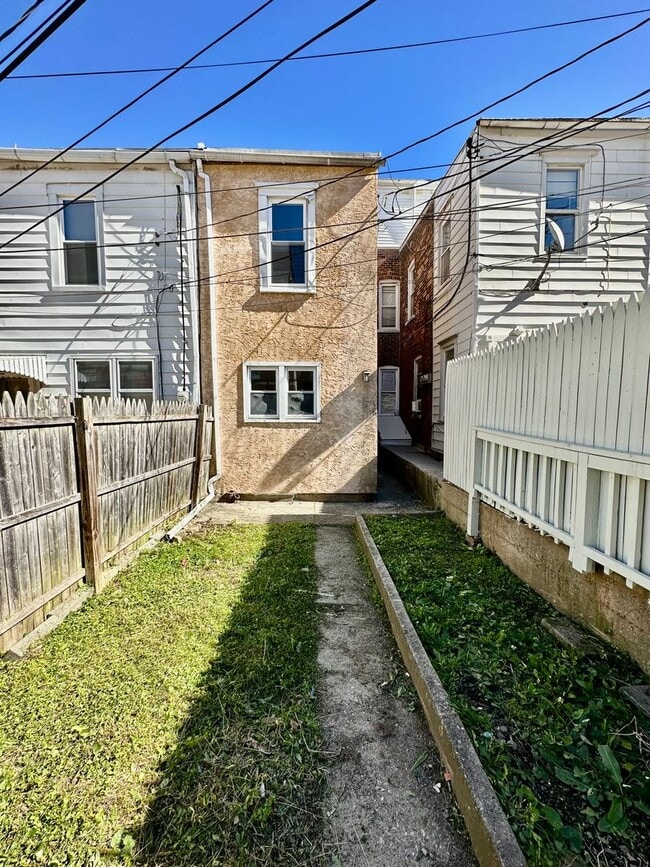 Building Photo - Renovated 4 bedroom, 1.5 bathroom house in South Allentown!