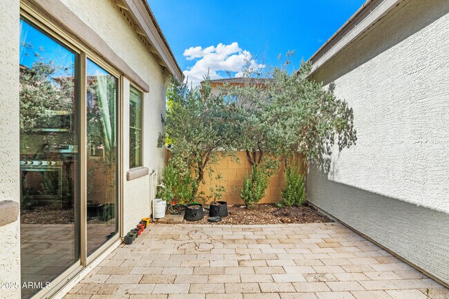 Building Photo - 22025 N 103rd Ln